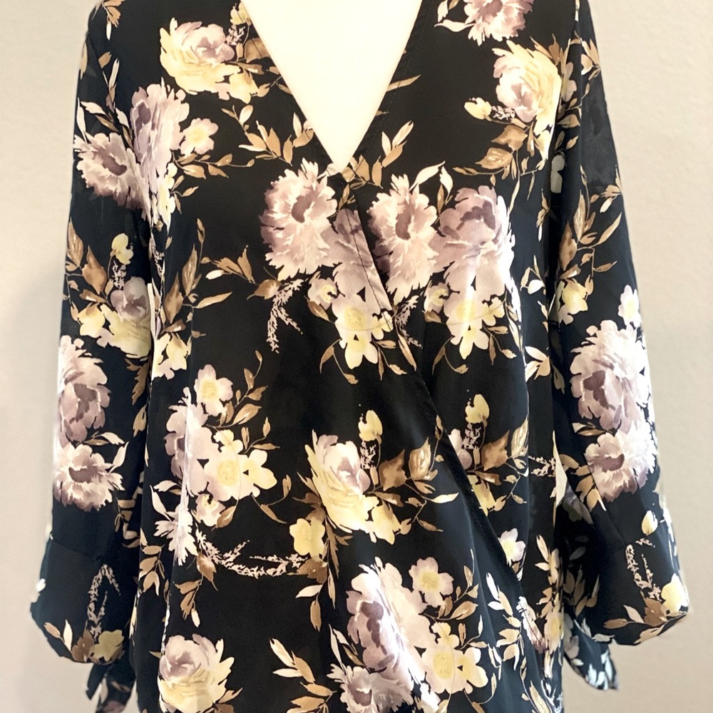 Floral print surplice blouse - Picture 2 of 5